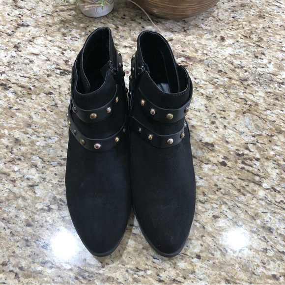 Express Black Suede-like Studded Ankle Block Heel Boots 9 - Picture 2 of 9